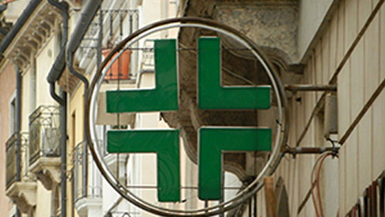 Farmaci non scaduti raccolti in farmacia