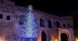 Sorgente Group augura Buon Natale a Roma con un luminoso albero a Largo Fellini Albero di Natale 2021 - Sorgente Group