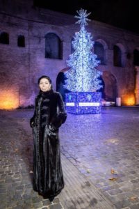 Albero di Natale a Largo Fellini con Paola Mainetti