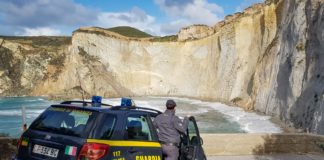Chiaia di Luna a Ponza, GdF di Latina: interdizione della spiaggia, quantificato dalle Fiamme gialle un danno erariale di circa 1,3 mln di euro Chiaia di Luna a Ponza, GdF di Latina interdice la spiaggia per danno erariale.jpg