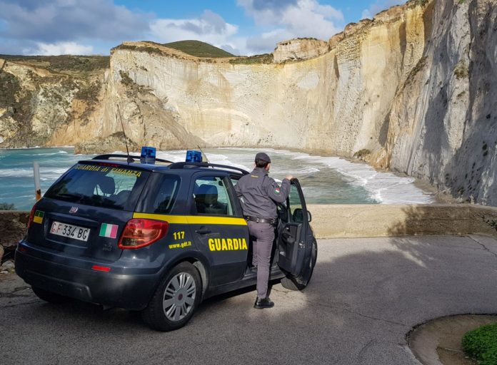 Chiaia di Luna a Ponza, GdF di Latina interdice la spiaggia per danno erariale.jpg