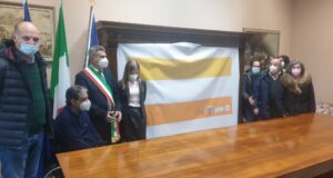 Nel municipio di Cassino svetta la “Bandiera della Disabilità”