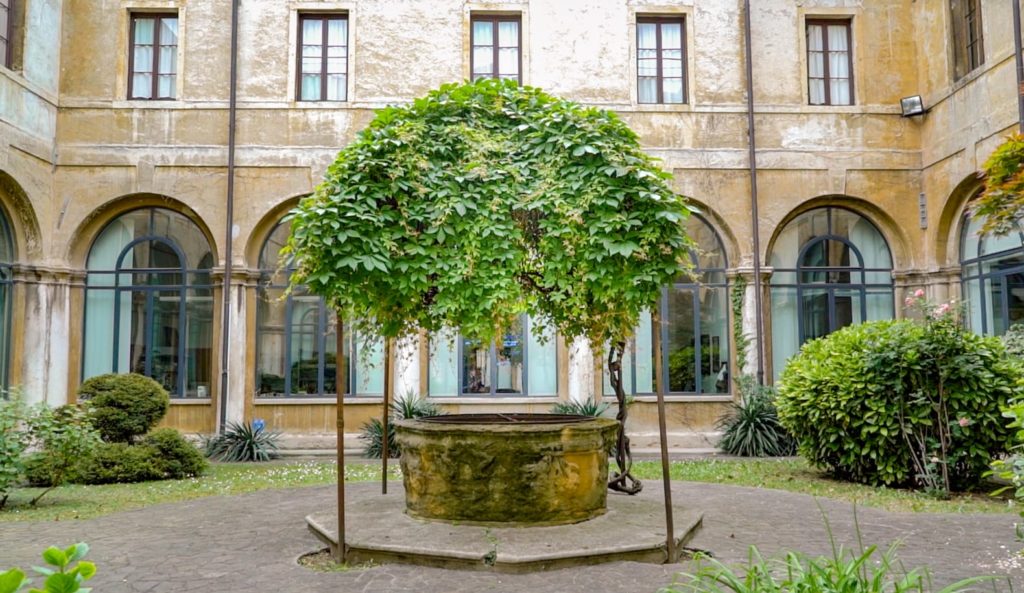 Il chiostro interno pensile di palazzo San Giacomo della Bertoliana, un'altra vista