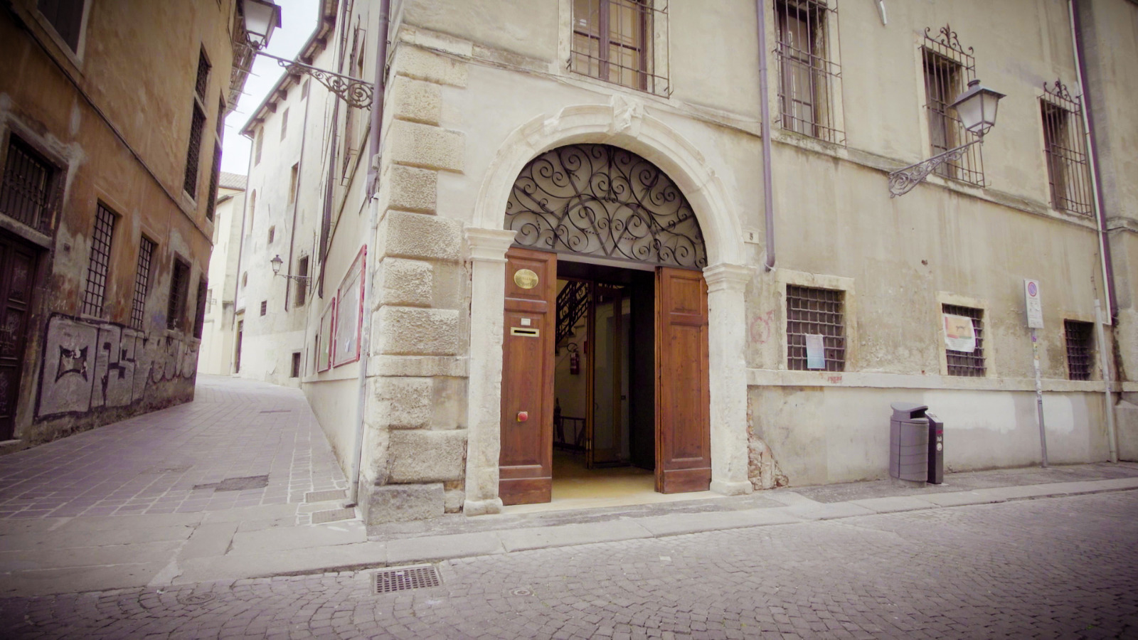 Ingresso di palazzo San Giacomo della BertolianaJPG