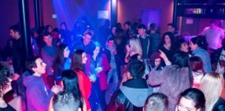 Danneggiano con spranghe e pietre il “Custom club”, questore Paolo Sartori: 5 fogli di via con divieto di ritorno a Vicenza per 3 anni Custom Club di Vicenza, l'interno del