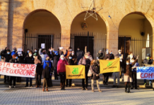 Mobilitazione e presidio di residenti contro i centri commerciali ai Pomari Mobilitazione e presidio di residenti contro i centri commerciali ai Pomari