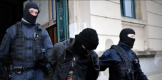 Il piano no vax per assassinare il Primo ministro della Sassonia Michael Kretschmer: la ricostruzione di The Vision No Vax pronti ad assassinare governatore della Sassonia (The Vision)