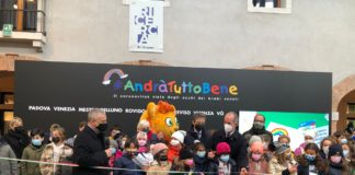 Covid, Veneto quasi in zona gialla. Zaia: “non ce l’ho coi no vax”. Intanto a Mestre arriva la mostra con disegni bambini Veneto rischia zona gialla Covid, Zaia inaugura tappa venezia mostra disegni bambini