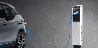 “Il costo della transizione ecologica”. Perché il mercato dell’auto elettrica non decolla Ricarica per auto elettrica