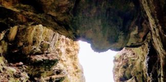 La grande grotta del Circeo che fu approdo e ricovero per Ulisse La grande grotta del Circeo che fu approdo e ricovero per Ulisse. Ph: Sotterranei di Roma.