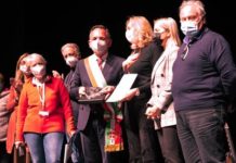 Volontariato a Vicenza, ass. Tosetto: premiate le associazioni dell’anno con un concerto di Roberto Vecchioni Volontariato a Vicenza, un momento della premiazione (foto Stefano Dal Pozzolo)