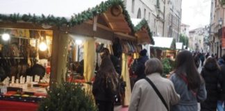 Mercatini di Natale a Vicenza dal 24 al 26 dicembre: il Magico mondo degli Unicorni in piazza San Lorenzo Mercatini di Natale a Vicenza