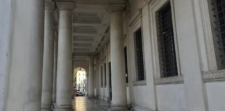 Degrado a Vicenza, Rucco firma divieto stazionamento Palazzo Chiericati, Monte Berico e ponte San Michele sottoportico palazzo Chiericati nuova ordinanza anti degrado per vietare stazionamento