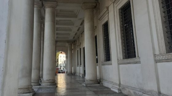 sottoportico palazzo Chiericati nuova ordinanza anti degrado per vietare stazionamento