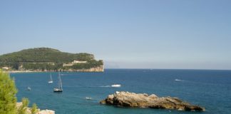 Quando la Maga Circe trasformò l’imbarcazione di Ulisse in uno scoglio: la leggenda della “nave di Serapo” Nave di Serapo