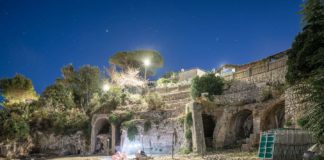 Gaeta: la spiaggia di Fontania, dove il console romano Gneo Fonteo costruì la sua lussuosa villa La spiaggia di Fontania e i resti dell'antica villa romana di Gneo Fonteo.