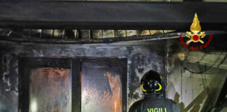 Arzignano, a fuoco pompeiana e arredi da giardino: salva la villetta a schiera Arzignano fuoco e fiamme pompeiana