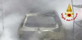 Barbarano, auto in fiamme dentro un box: mezzo e struttura distrutti Barbarano incendio auto box
