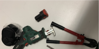 Carabinieri di Valdagno deferiscono tre italiani: tentato furto in abitazione, ricettazione, possesso chiavi alterate/grimaldelli e oggetti di offesa Carabinieri di Valdagno: alcuni oggetti atti allo scasso rinvenuti dai militari