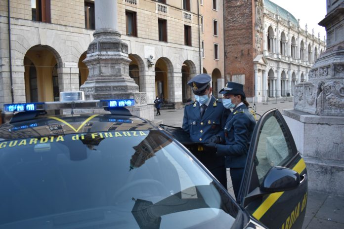 Green pass, controlli GdF di Vicenza ai locali di piazza dei Signori