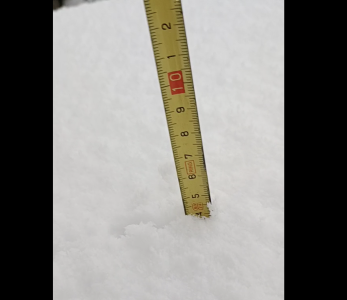 4 centimetri di neve in un'ora nel Bassanese: previsto fino a mezzo metro, allerta valanghe
