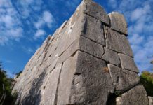 Le antiche e misteriose mura ciclopiche dell’acropoli del Circeo Mura ciclopiche de''acropoli del Circeo.