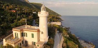 Capo Circeo e Monte Orlando: i fari (ancora attivi) della Riviera di Ulisse Il faro di Capo Circeo.