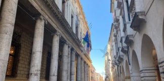 Bandiere a mezz’asta a Vicenza per la scomparsa del presidente del Parlamento europeo Sassoli