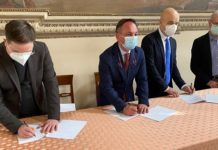 Inpsxtutti, protocollo Comune di Vicenza, Caritas e Inps a supporto fasce più deboli per prestazioni assistenziali e previdenziali Inpsxtutti: da sx don Enrico Pajarin, ass. Mettoa Tosetto, direttore provinciale di Inps Dario Buonomo, accompagnato dal presidente del comitato provinciale Inps Renato Riva