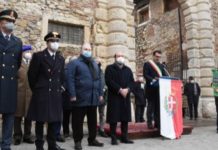 Giorno della Memoria, il sindaco di Vicenza Rucco alla cerimonia accanto alla lapide all’esterno del Teatro Olimpico Giorno della Memoria, il sindaco di Vicenza Rucco alla cerimonia