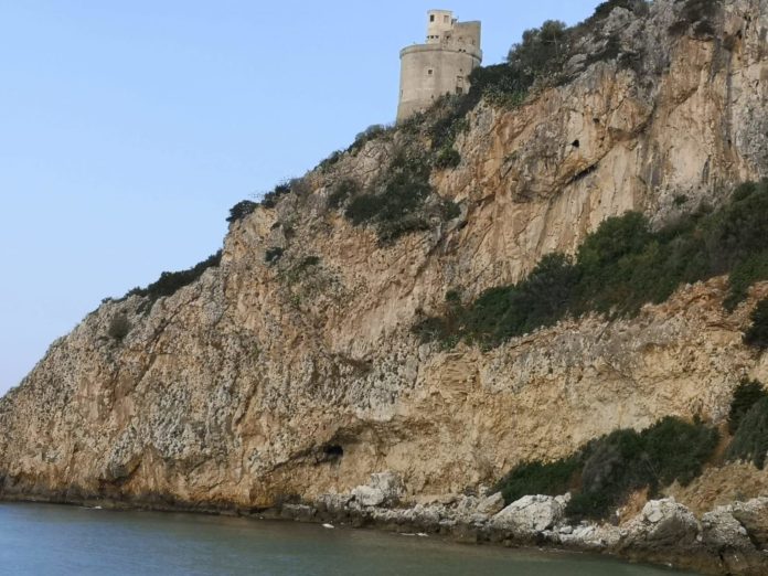 La scogliera di Torre Fico.