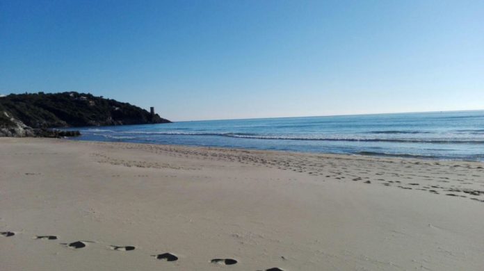 Spiaggia dell'Arenauta e Torre Scissura sullo sfondo