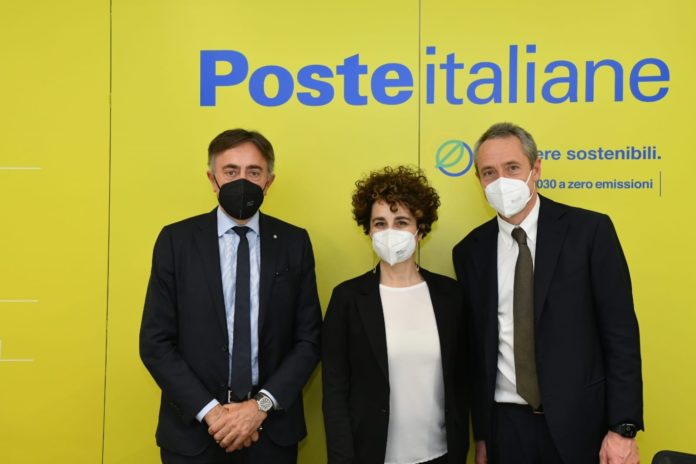 AD di Poste Italiane, Matteo Del Fante, Portavoce del ‘Forum’, Vanessa Pallucchi, e Condirettore Generale di Poste Italiane, Giuseppe Lasco