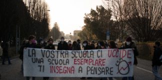 Coordinamento Studentesco Altovicentino: anche a Schio gli studenti hanno scioperato per chiedere una scuola migliore Studenti in sciopero per una scuola migliore (foto Coordinamento Studentesco Altovicentino)