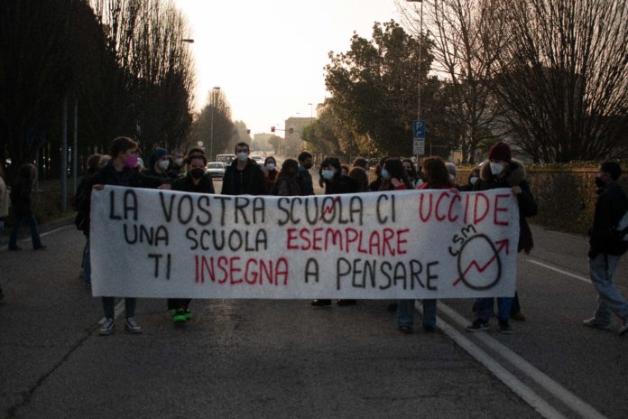 Studenti in sciopero per una scuola migliore (foto Coordinamento Studentesco Altovicentino)