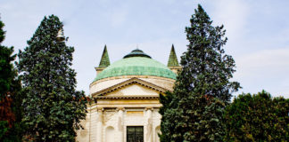 Vicenza, novità ai cimiteri: area per la sepoltura degli animali e turismo per le tombe illustri. Il commento di Luca Poncato Cimitero Maggiore di Vicenza cimiteri animali