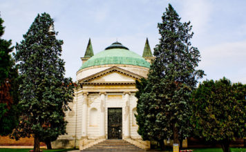 Vicenza, novità ai cimiteri: area per la sepoltura degli animali e turismo per le tombe illustri. Il commento di Luca Poncato Cimitero Maggiore di Vicenza cimiteri animali