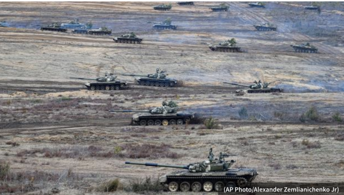 Crisi Ucraina, movimento di Tanks (foto Rai 3 AP Photo/Alexander Zemlianichenko Jr)