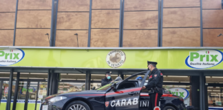 Thiene, dopo rapina al supermercato Prix giovane marocchino di seconda generazione tenta di scappare. Carabinieri di Thiene lo arrestano I carabinieri della radiomobile di Thiene impegnati nel controllo