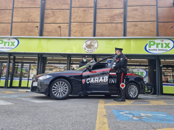 I carabinieri della radiomobile di Thiene impegnati nel controllo