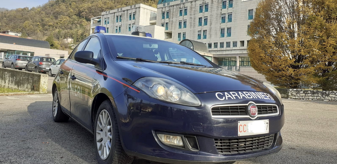 Pattuglia di Carabinieri di Valdagno in servizio di vigilanza Pattuglia di Carabinieri di Valdagno in servizio di vigilanza