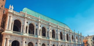Vicenza, Salone Basilica Palladiana chiuso nel ponte del 2 giugno: “Danno alla città” La Basilica Palladiana di Vicenza progettata nel 1546 da Andrea Palladi