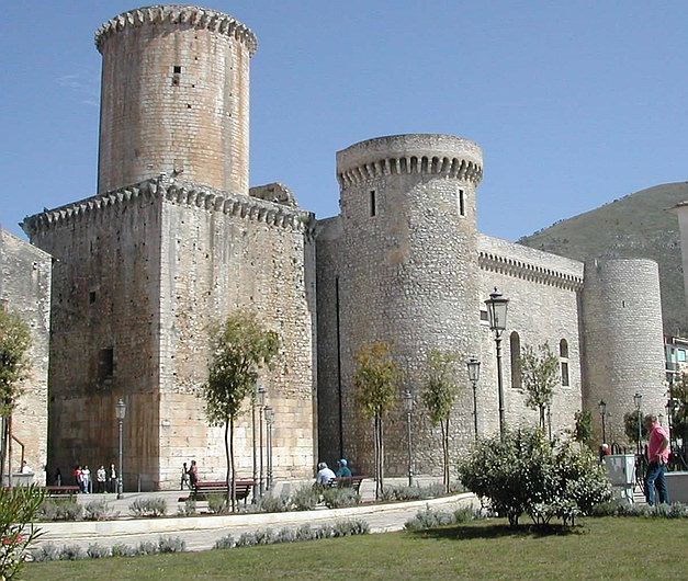 Il castello baronale di Fondi