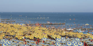 Turismo Veneto, Zaia: “Presenze turistiche su litorale superiori a pre pandemia” Settore turistico Veneto, una spiaggia