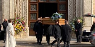 Funerale di Amenduni a Vicenza, autorità, dipendenti e cittadini si sono stretti alla famiglia