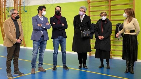 Palestra della scuola primaria Tiepolo di Vicenza: Da sinistra Roberto D'Amore, Giovanni Fichera, Matteo Celebron, Cristina Tolio, Elena Munaretto, Incoronata D'Ambrosio