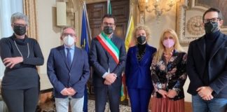 A Palazzo Trissino il benvenuto a Nicoletta Morbioli, nuovo dirigente dell’Ufficio scolastico territoriale di Vicenza Ufficio scolastico territoriale di Vicenza, nuovo dirigente: Da sinistra Tolio, Formaggio, Rucco, Morbioli, Franco, Celebron