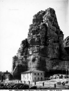 Porta Napoli, Pisco Montano, Terracina.