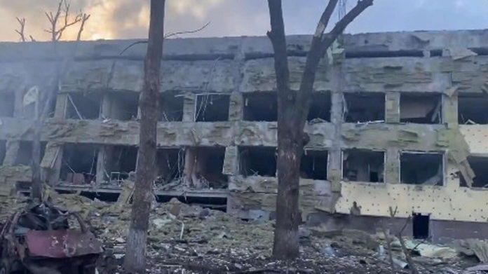 Ospedale pediatrico di Mariupol bombardato