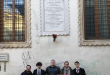 Commemorazione Domenico Piccoli ieri, 14 marzo, a Vicenza: la celebrano Fantò (Psi Vicenza) e Toscano (FGS circolo “Domenico Piccoli”) Domenico Piccoli, sotto la lapide lo celebrano Psi Vicenza, Fgs e Anpi